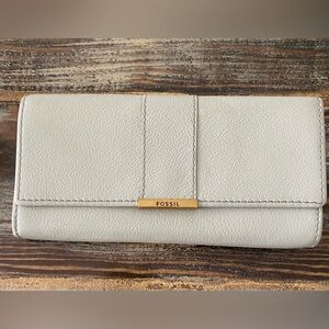 Fossil genuine leather long wallet - Light Green - Inside Light Grey